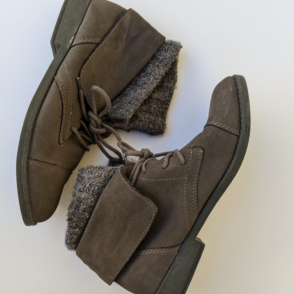 Shoes - Picture 2 of 4